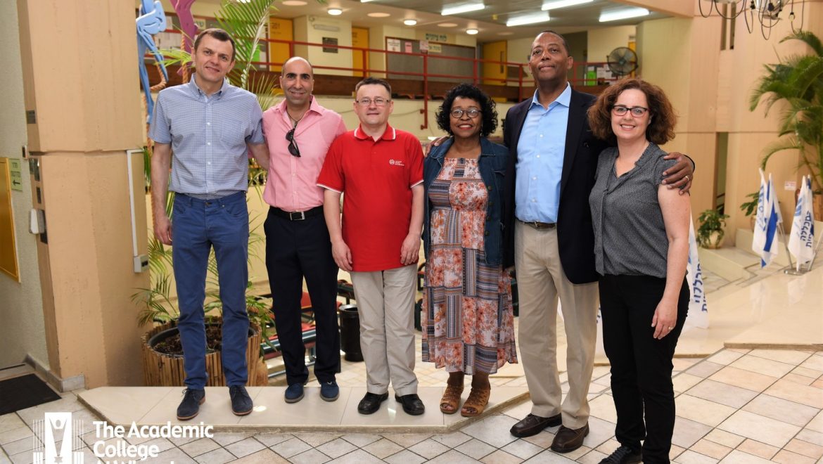 פרופ' רטקיויסיוס וד"ר קוקייניס (ליטא), וד"ר וגב' מיינור (ארה"ב) בביקור במכללה